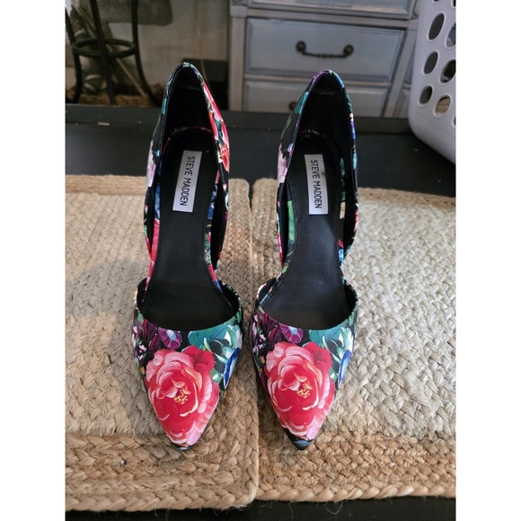 Steve Madden, Varcityy, D'Orsay Floral Rose Stiletto High Heel Pumps, Black, Red - Picture 1 of 8